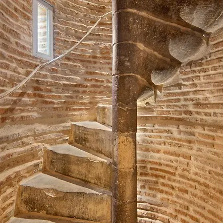 La Tour Du Capitole, Cocoon Insolite Dans